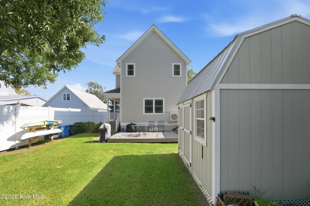 619 First Avenue Oriental, NC 28571