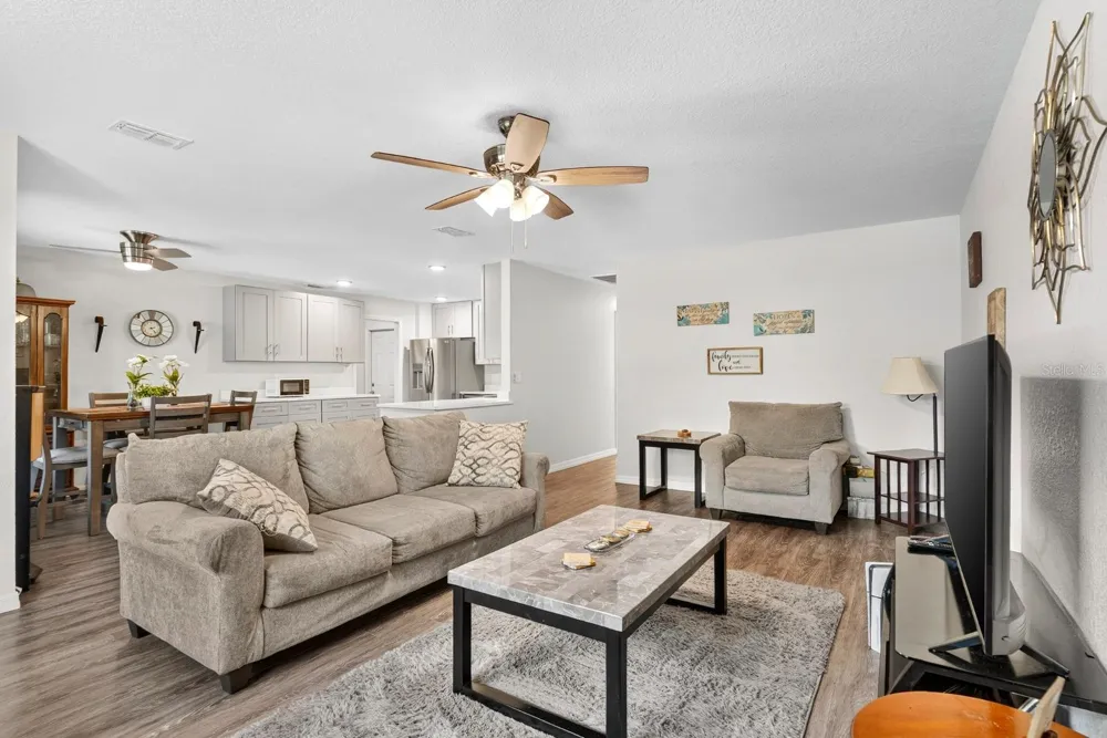 125 HERBERT STREET Auburndale, FL 33823