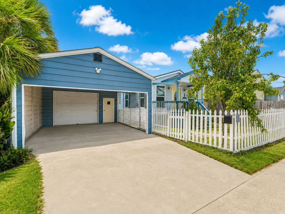 6317 Heards Lane Galveston, TX 77551
