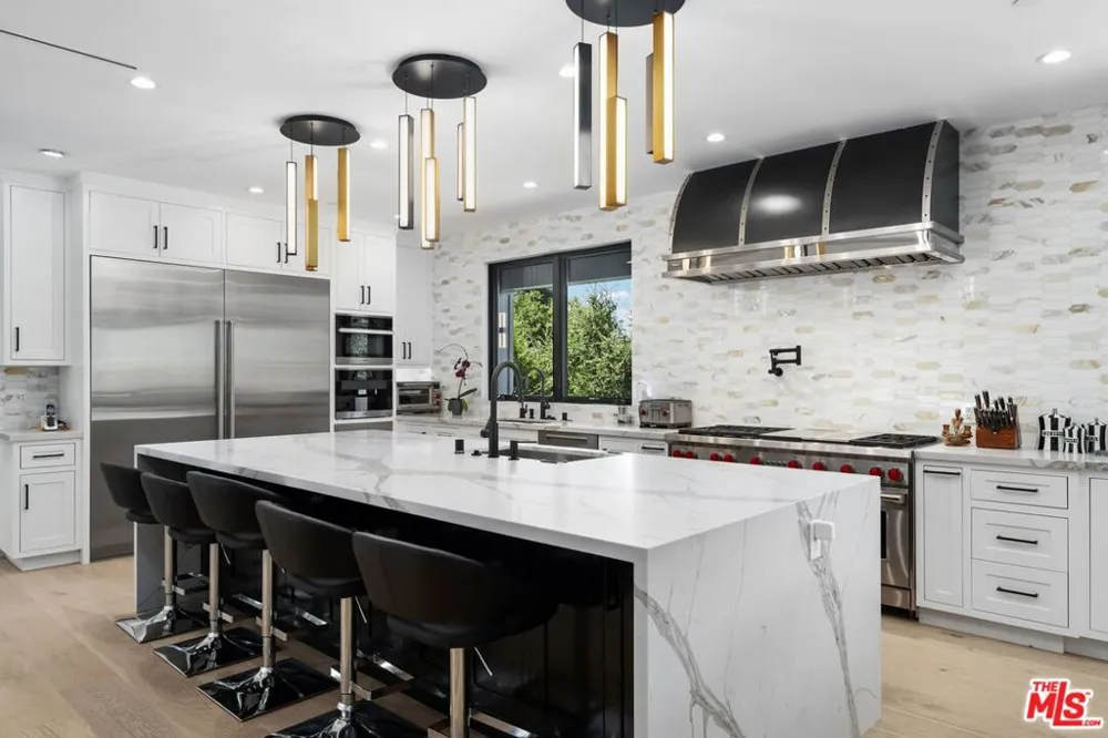 3140 Coldwater Canyon Studio City, CA 91604