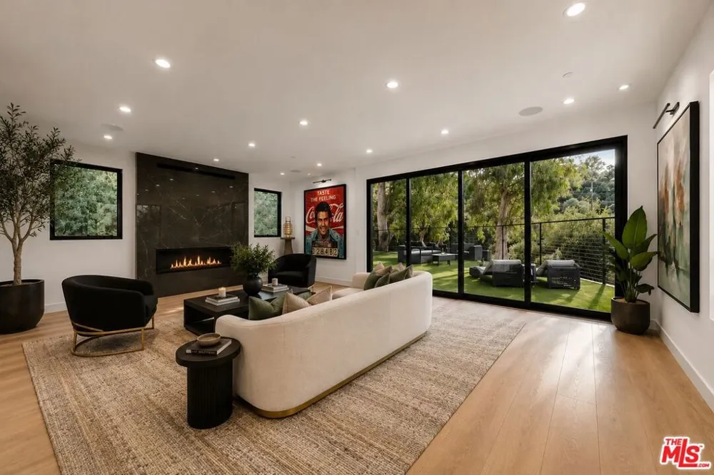 3140 Coldwater Canyon Studio City, CA 91604