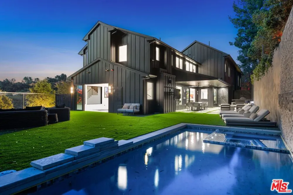 3140 Coldwater Canyon Studio City, CA 91604