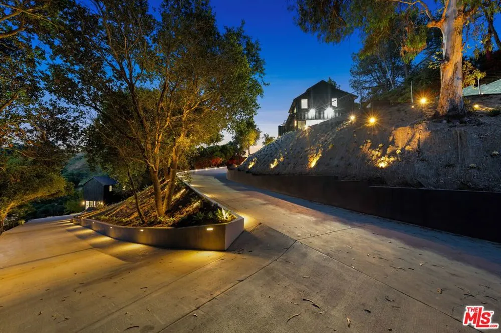 3140 Coldwater Canyon Studio City, CA 91604