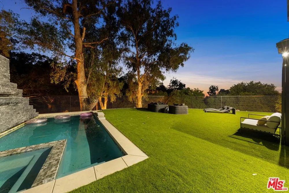 3140 Coldwater Canyon Studio City, CA 91604