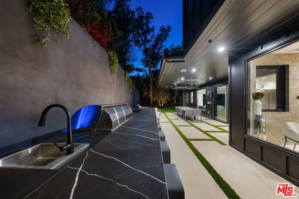 3140 Coldwater Canyon Studio City, CA 91604
