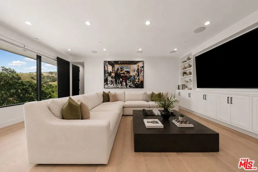 3140 Coldwater Canyon Studio City, CA 91604