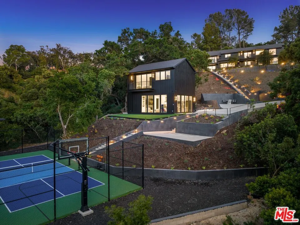 3140 Coldwater Canyon Studio City, CA 91604