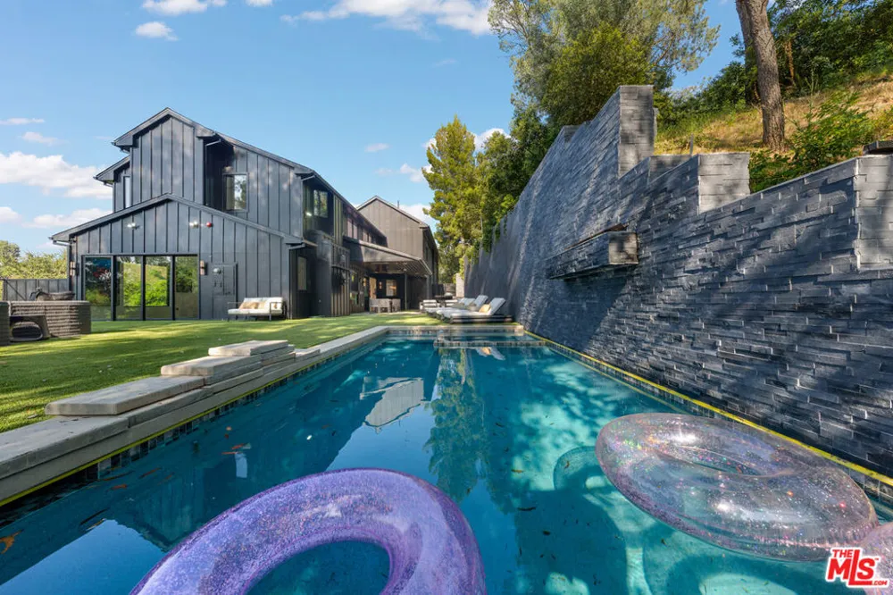 3140 Coldwater Canyon Studio City, CA 91604
