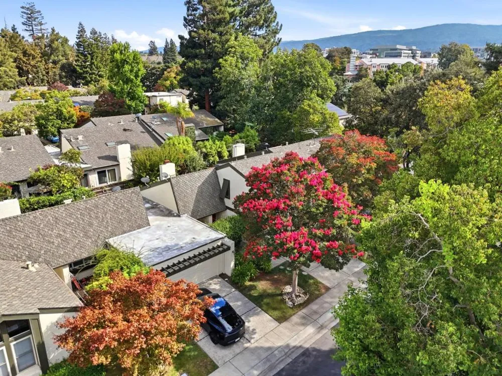 146 Hemlock Court Palo Alto, CA 94306