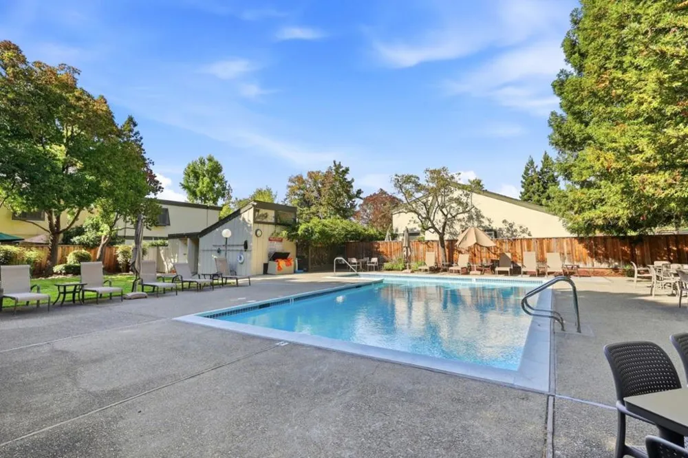 146 Hemlock Court Palo Alto, CA 94306