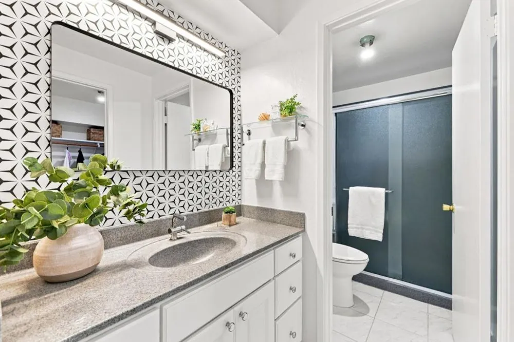 146 Hemlock Court Palo Alto, CA 94306
