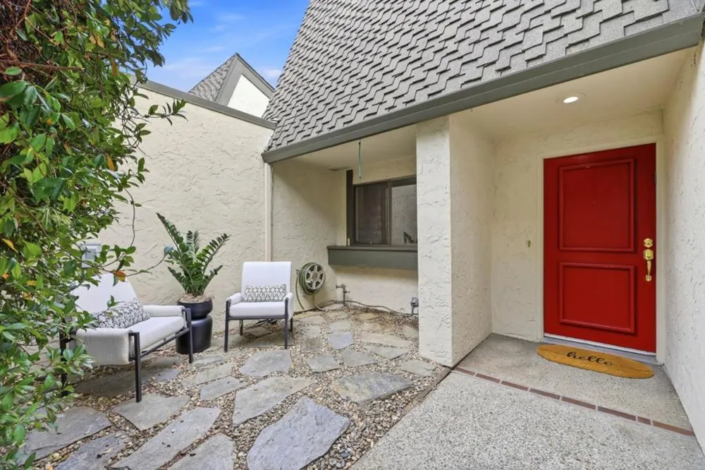 146 Hemlock Court Palo Alto, CA 94306