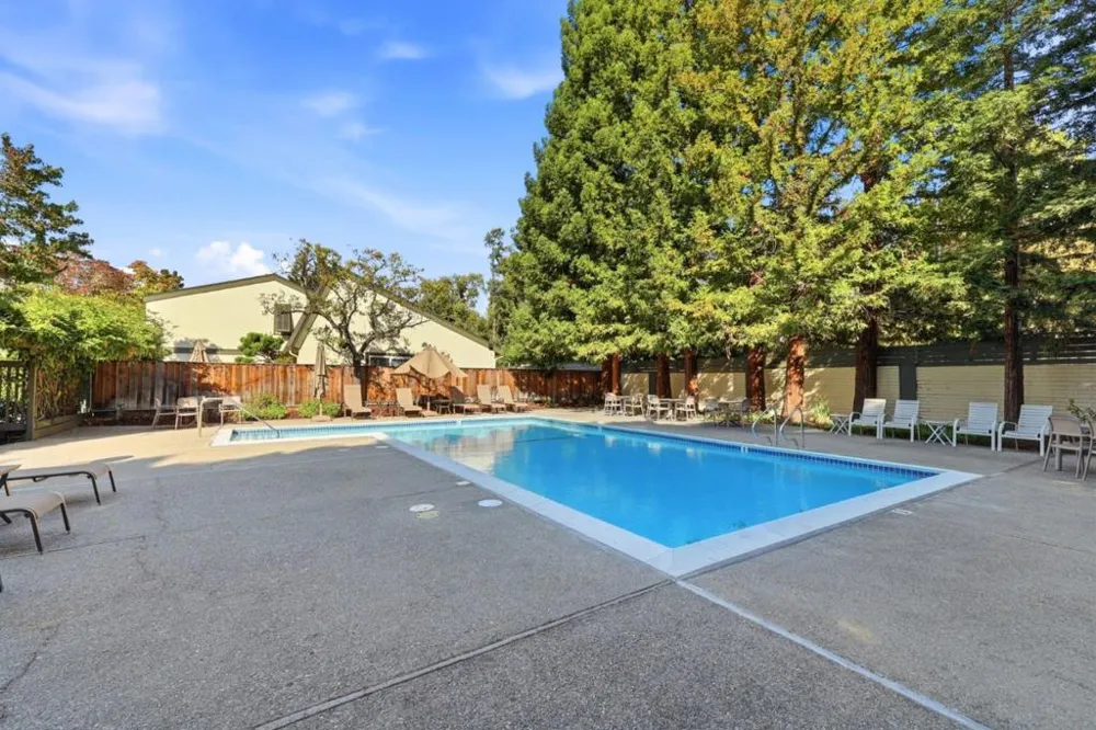 146 Hemlock Court Palo Alto, CA 94306