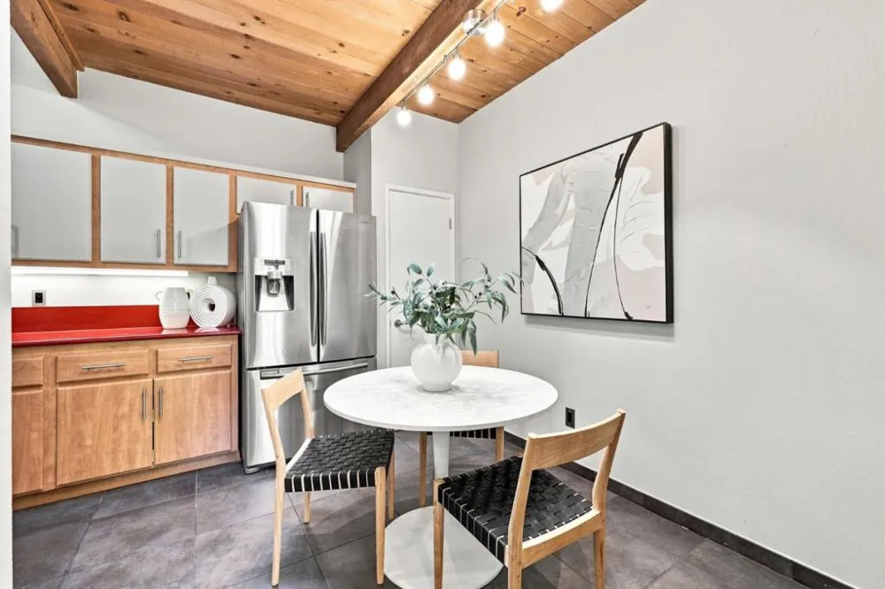 146 Hemlock Court Palo Alto, CA 94306