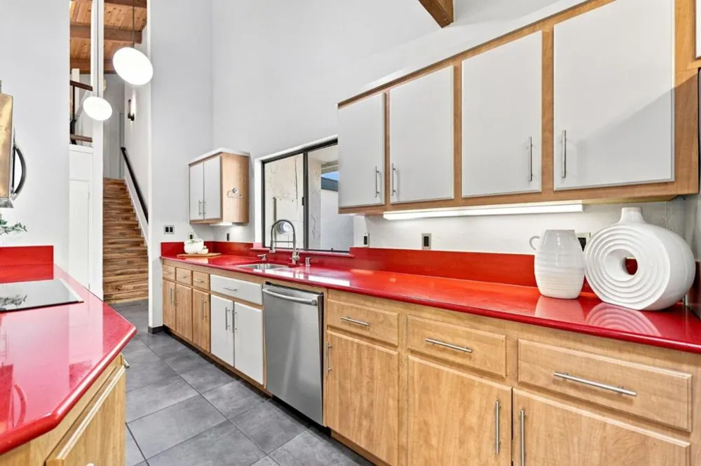 146 Hemlock Court Palo Alto, CA 94306