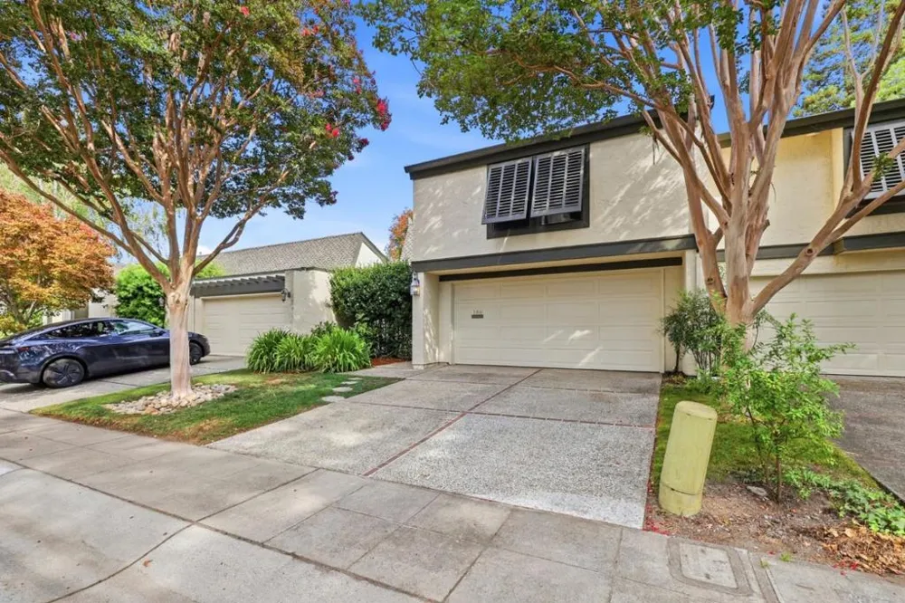 146 Hemlock Court Palo Alto, CA 94306