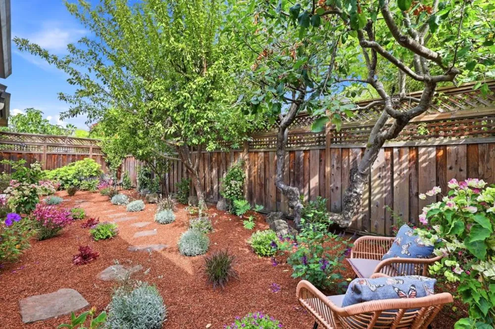 146 Hemlock Court Palo Alto, CA 94306