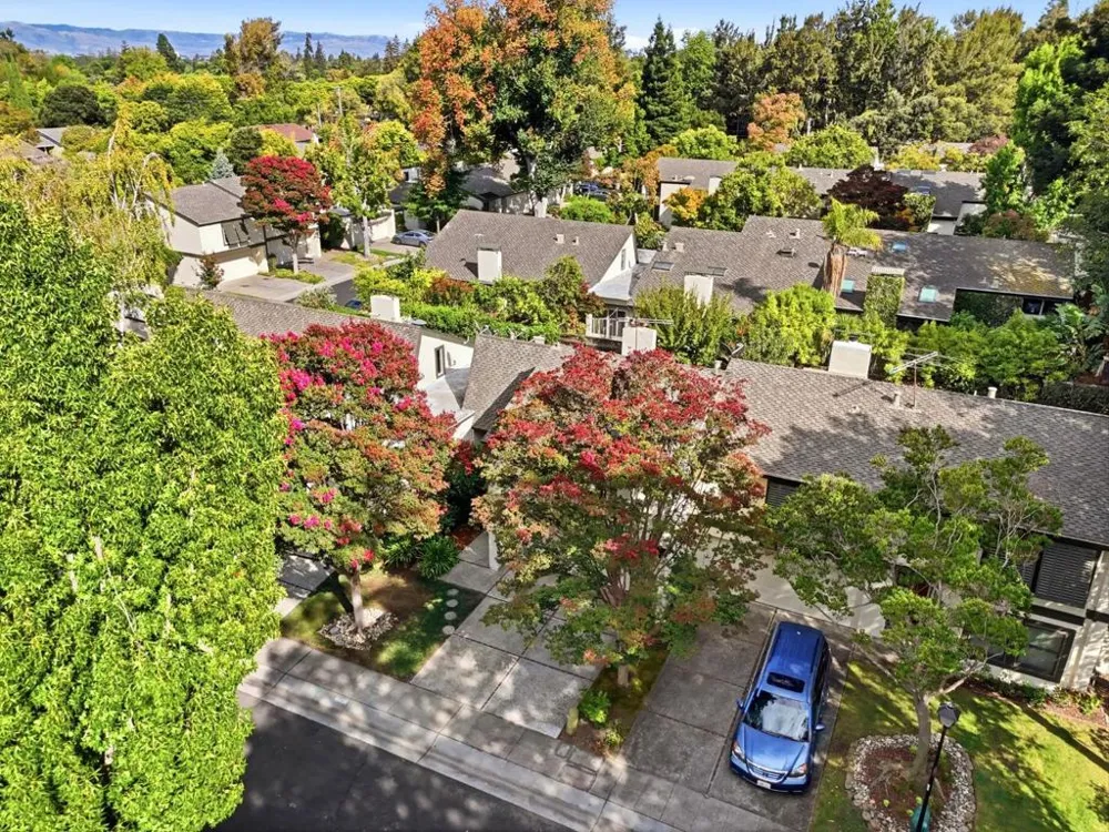 146 Hemlock Court Palo Alto, CA 94306