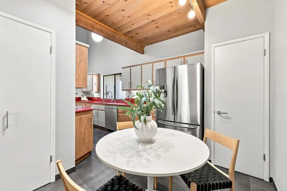 146 Hemlock Court Palo Alto, CA 94306