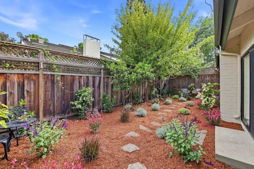 146 Hemlock Court Palo Alto, CA 94306