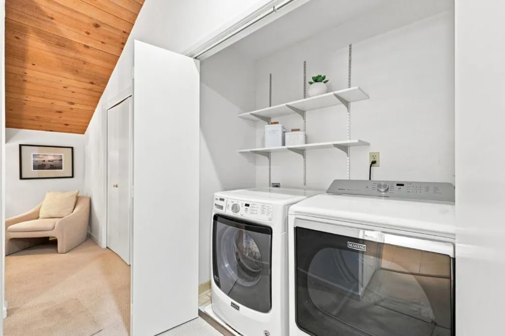 146 Hemlock Court Palo Alto, CA 94306