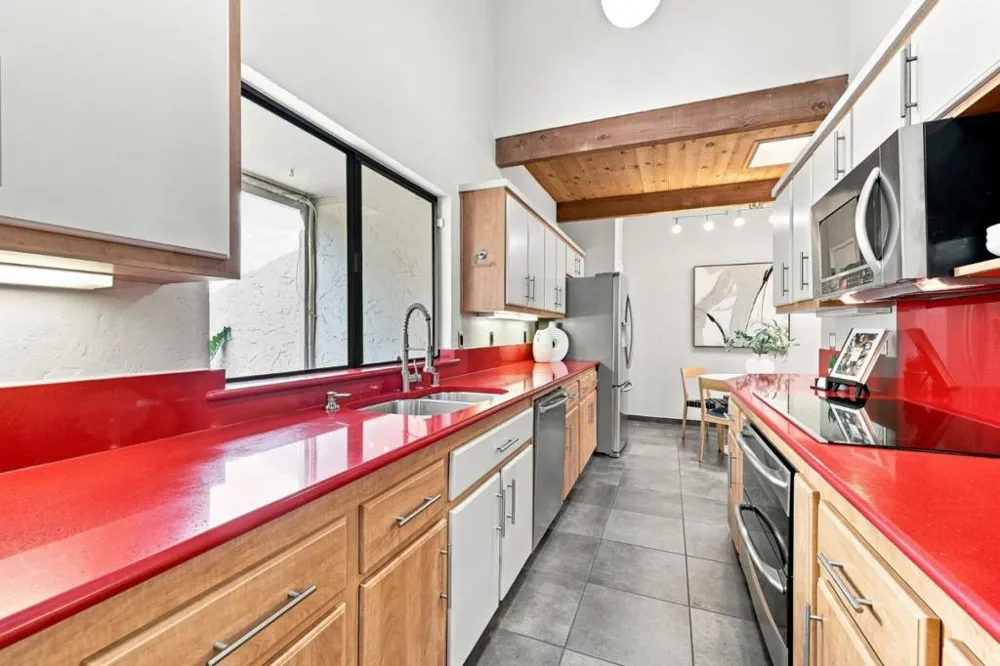 146 Hemlock Court Palo Alto, CA 94306