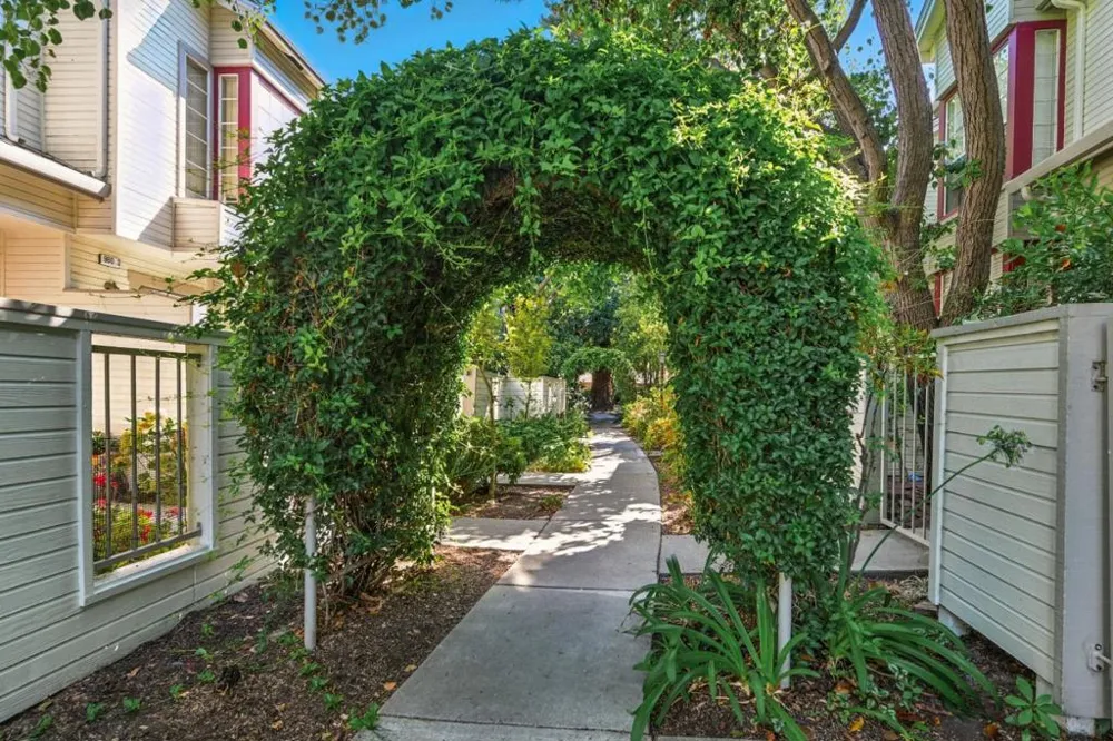 984 Belmont Terrace #10 Sunnyvale, CA 94086