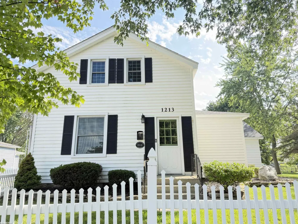 1213 Clinton Avenue St Clair City, MI 48079