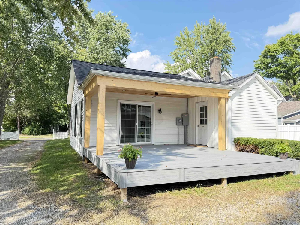 1213 Clinton Avenue St Clair City, MI 48079