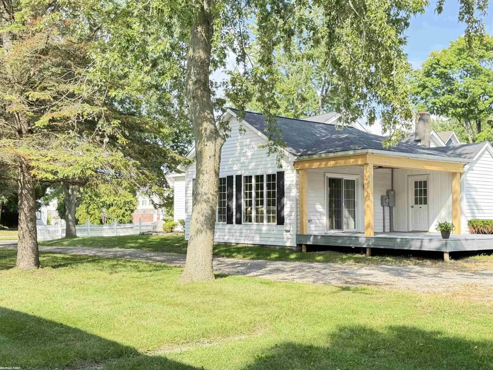 1213 Clinton Avenue St Clair City, MI 48079