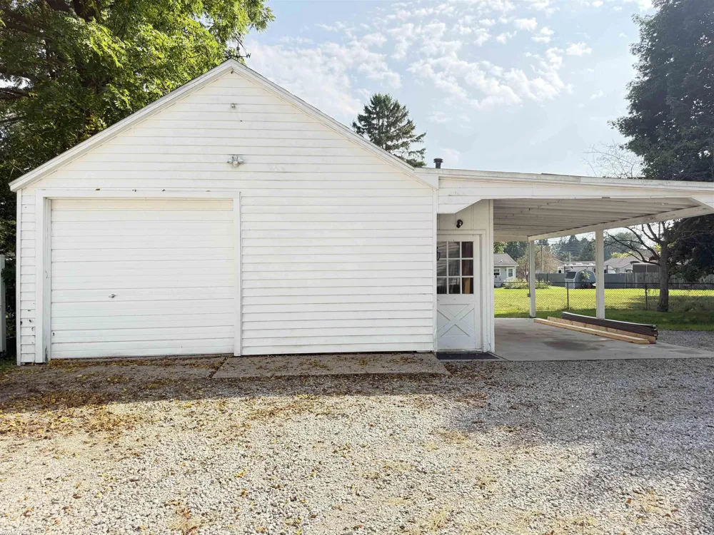 1213 Clinton Avenue St Clair City, MI 48079