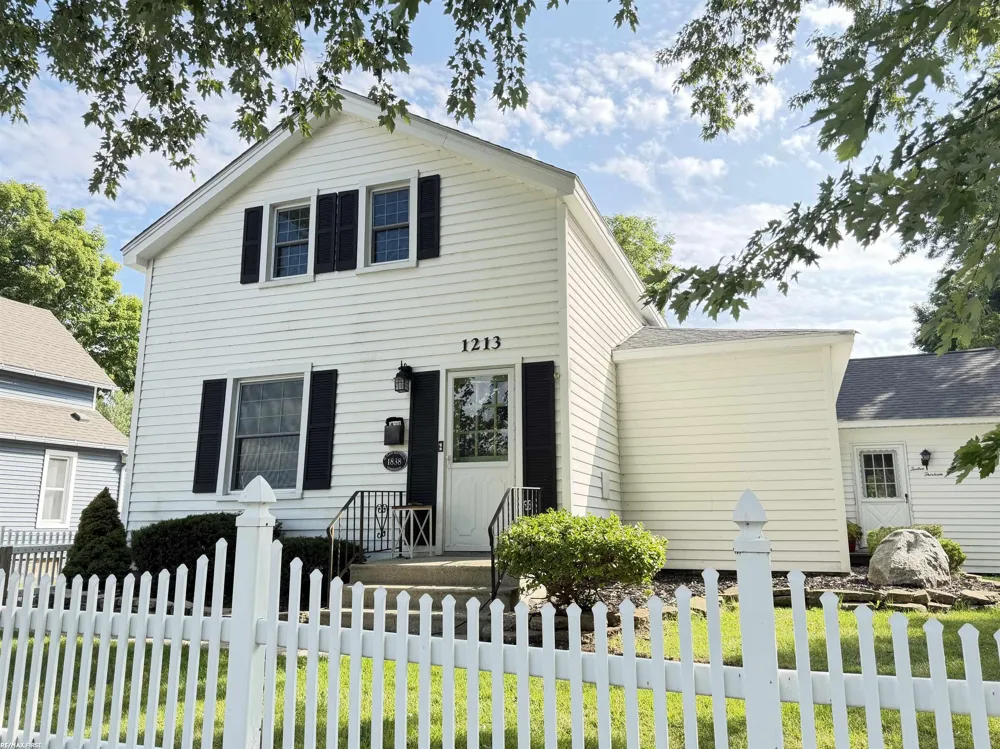 1213 Clinton Avenue St Clair City, MI 48079