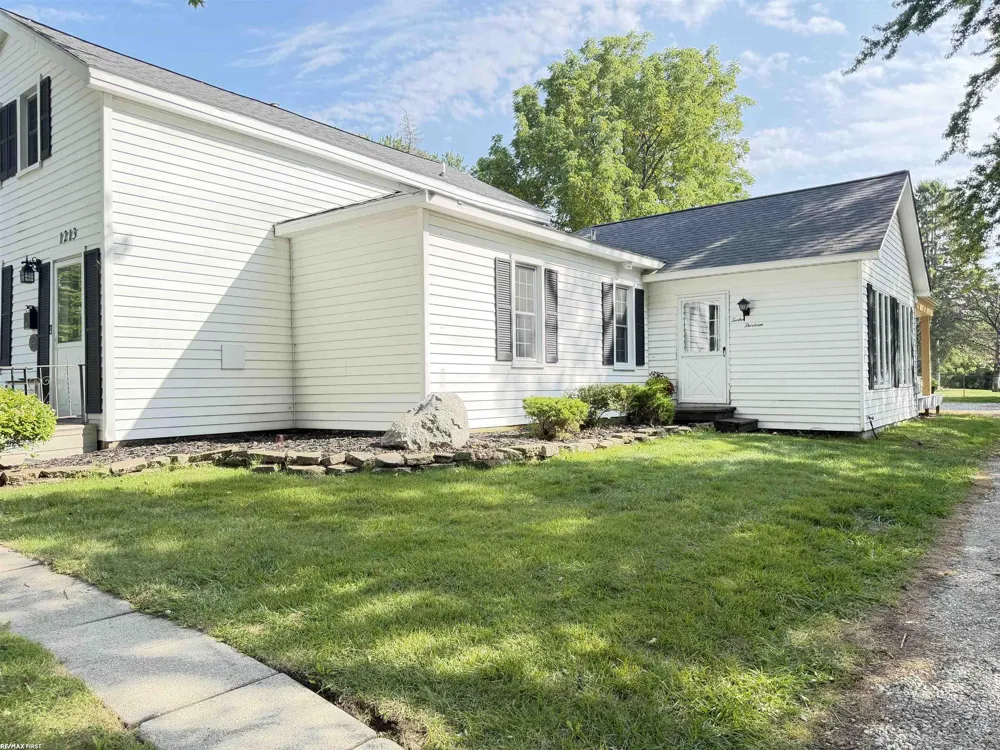 1213 Clinton Avenue St Clair City, MI 48079