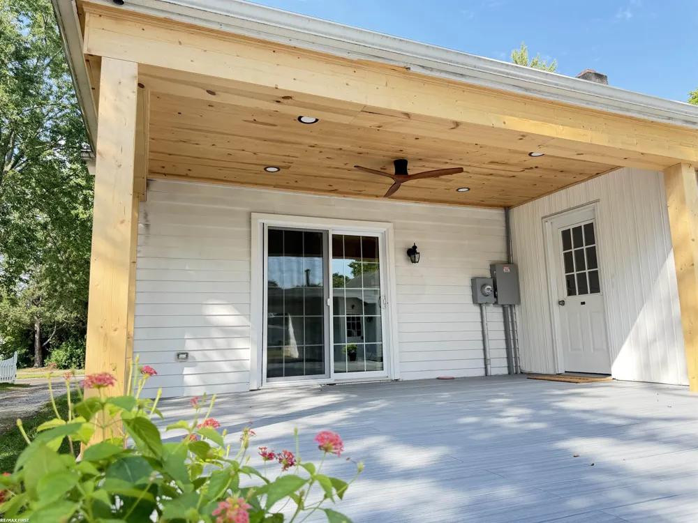1213 Clinton Avenue St Clair City, MI 48079