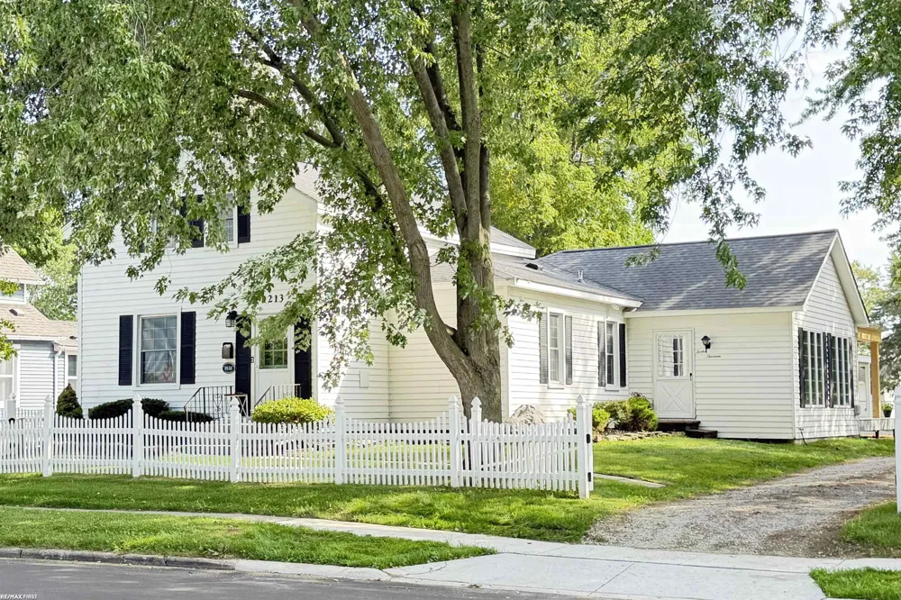 1213 Clinton Avenue St Clair City, MI 48079