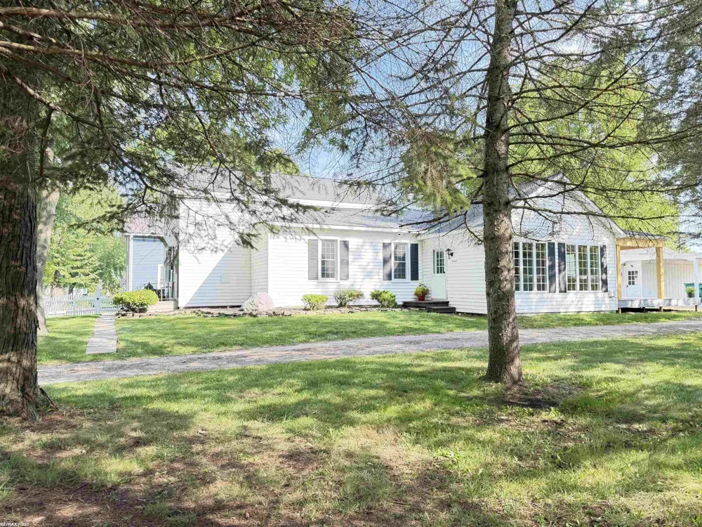 1213 Clinton Avenue St Clair City, MI 48079