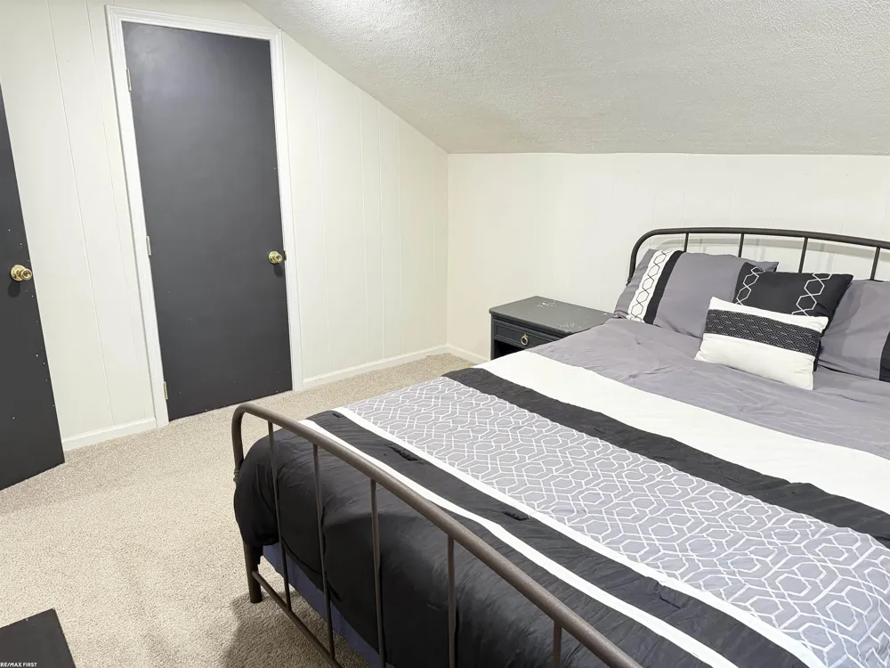 1213 Clinton Avenue St Clair City, MI 48079