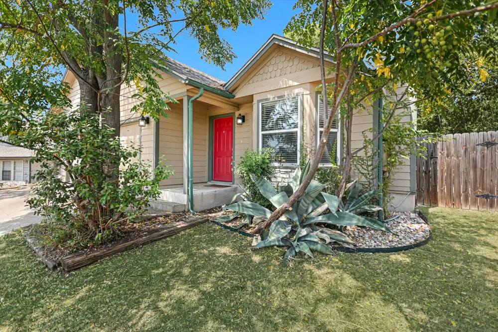 519 Cutty Trail #B Lakeway, TX 78734