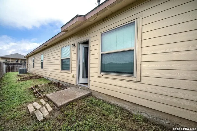 402 JOANNE LOOP Buda, TX 78610