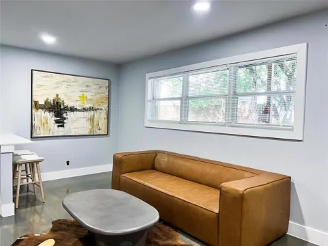 1405 Hyde Park #8