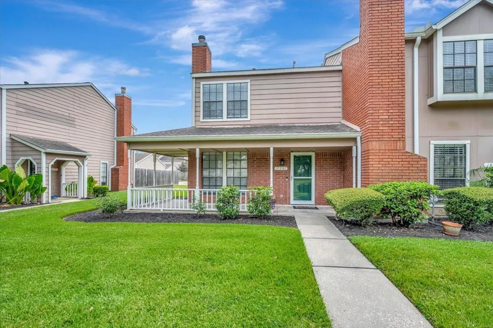 17287 Saturn Lane Houston, TX 77058