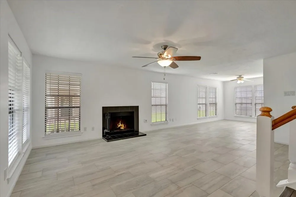 17287 Saturn Lane Houston, TX 77058