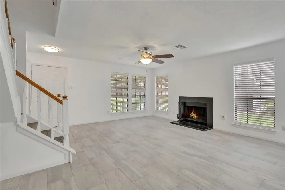 17287 Saturn Lane Houston, TX 77058