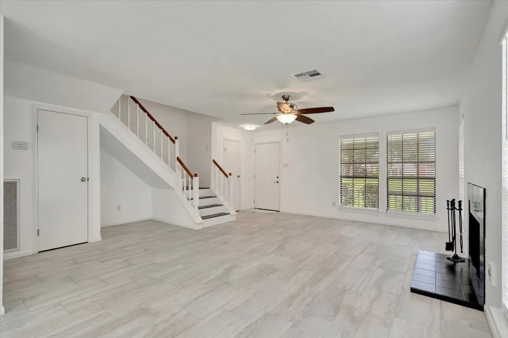 17287 Saturn Lane Houston, TX 77058