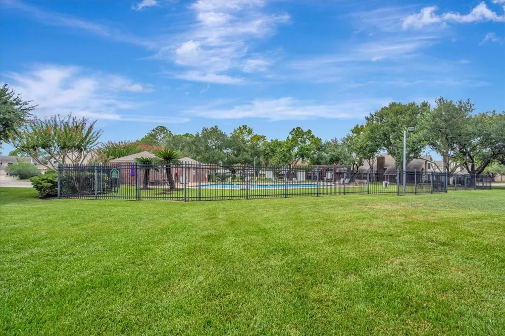17287 Saturn Lane Houston, TX 77058