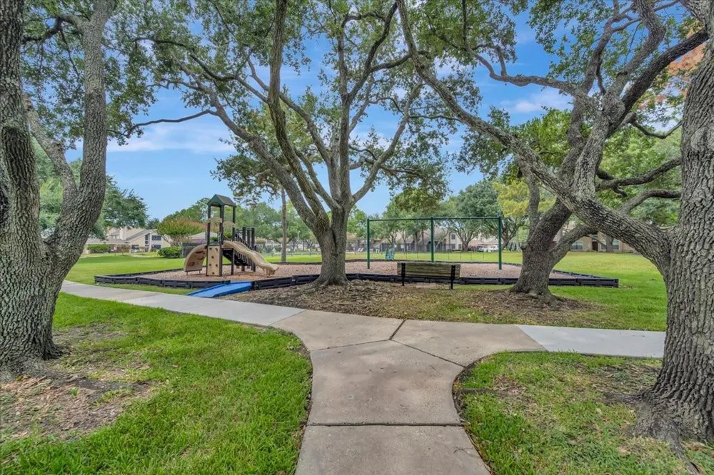 17287 Saturn Lane Houston, TX 77058