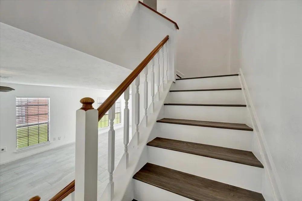 17287 Saturn Lane Houston, TX 77058