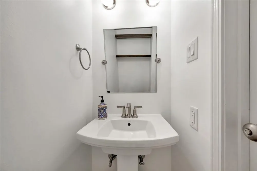 17287 Saturn Lane Houston, TX 77058