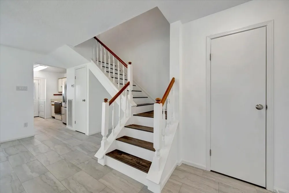 17287 Saturn Lane Houston, TX 77058