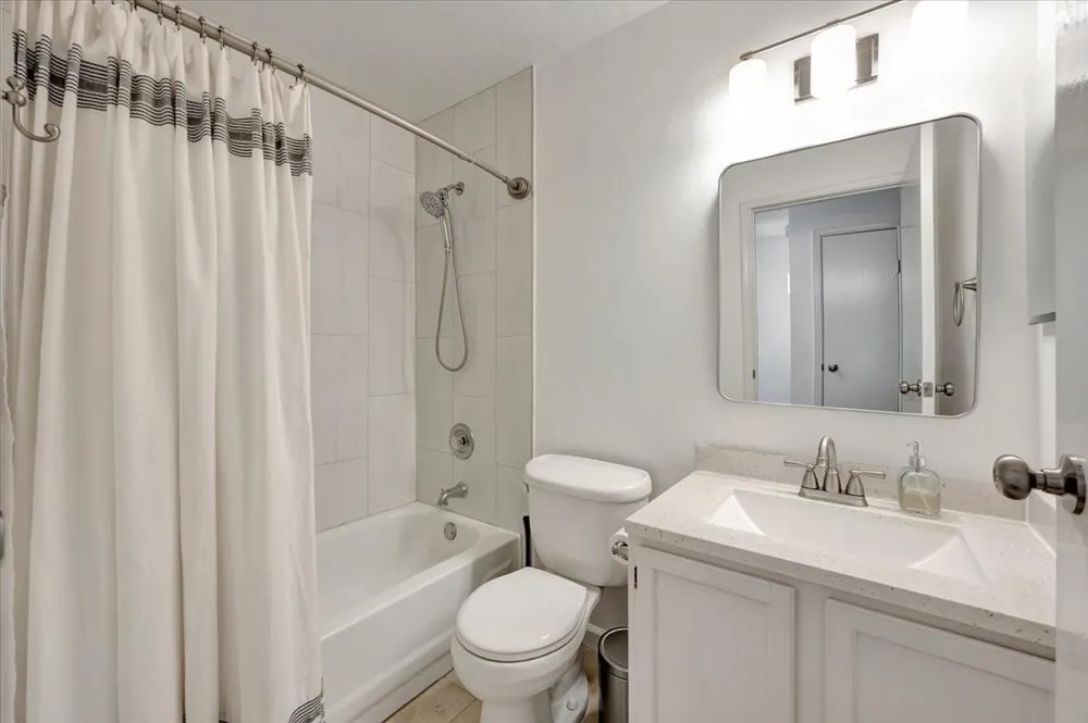 17287 Saturn Lane Houston, TX 77058